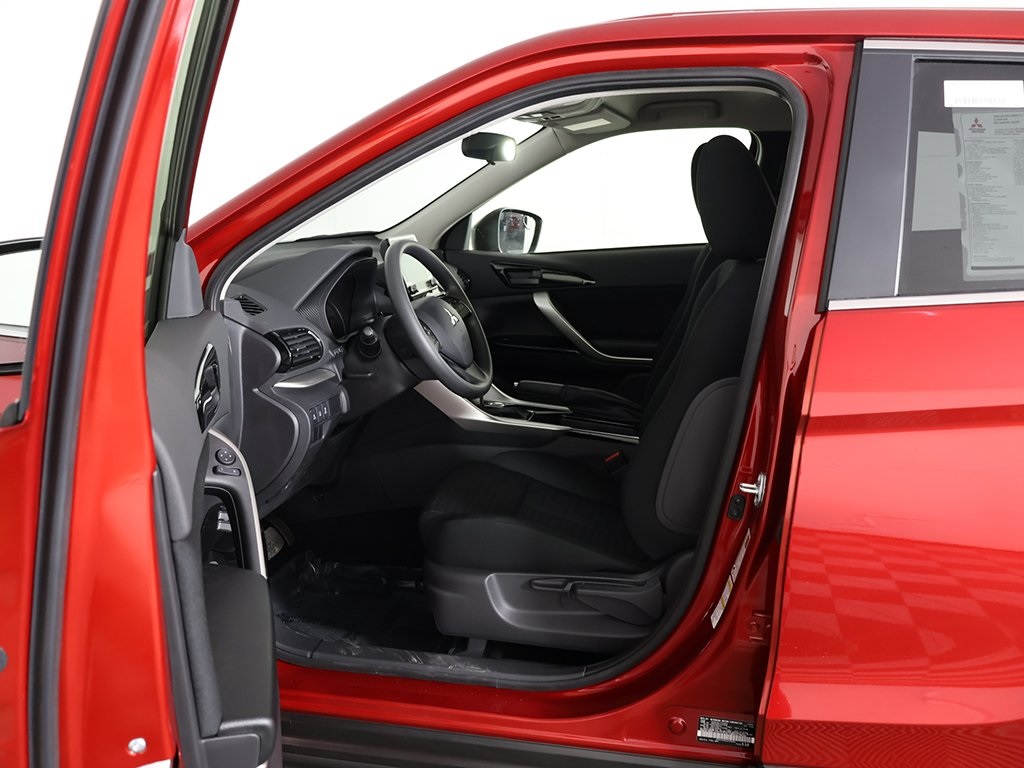 2025 Mitsubishi Eclipse Cross LE photo 33
