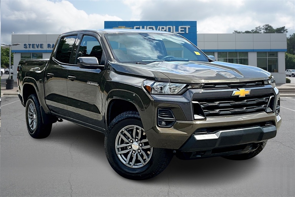 2023 Chevrolet Colorado LT photo 3