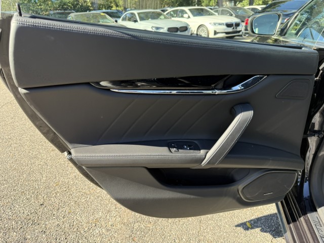 2022 Maserati Quattroporte Modena Q4 photo 12