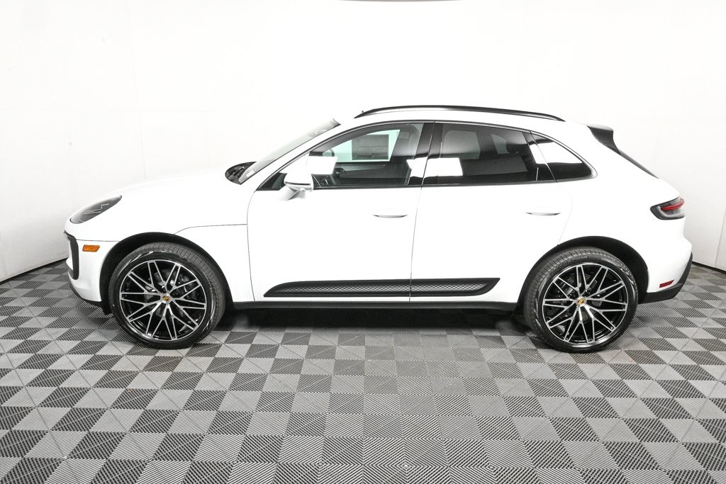 2026 Porsche Macan T photo 2