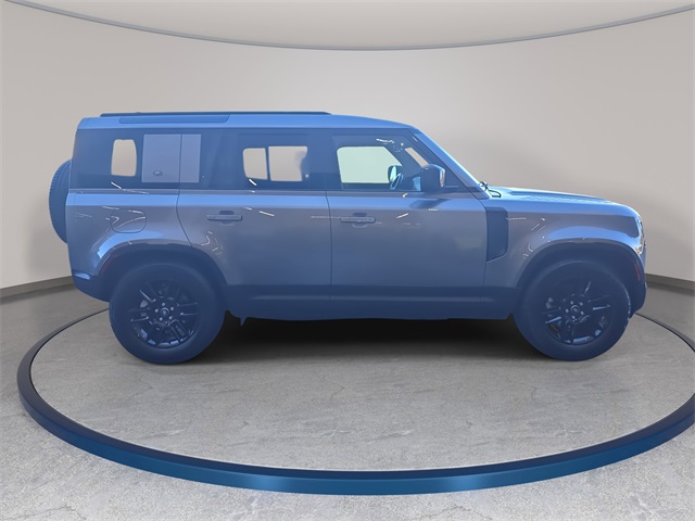 2024 Land Rover Defender 110 S photo 3