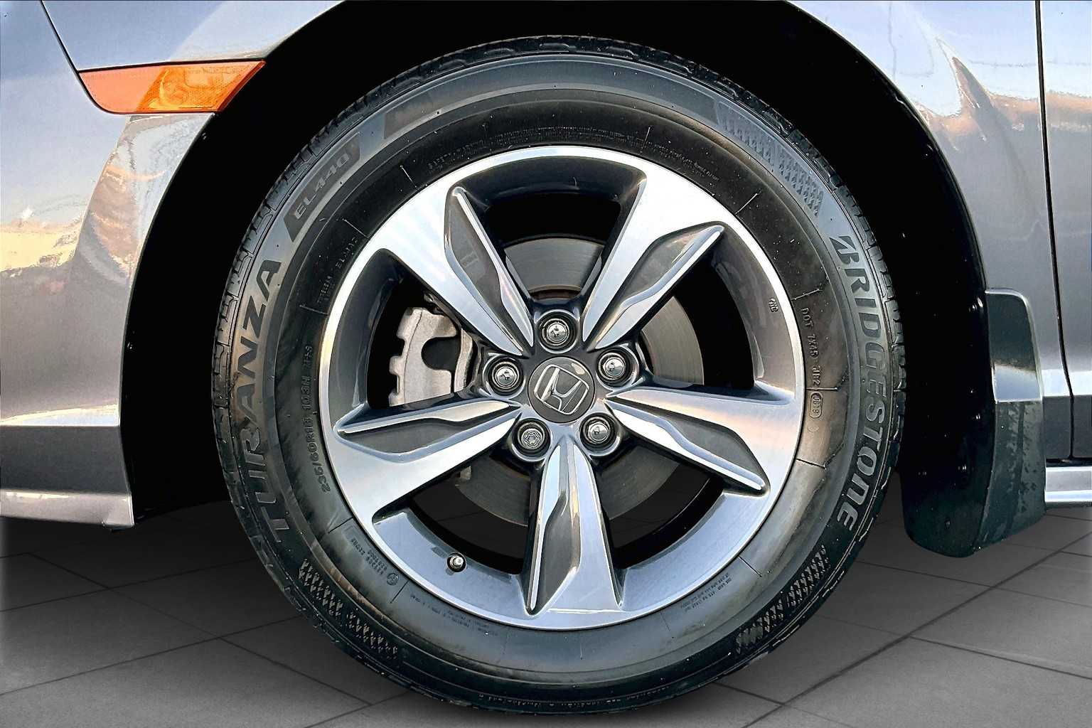2019 Honda Odyssey Touring photo 10