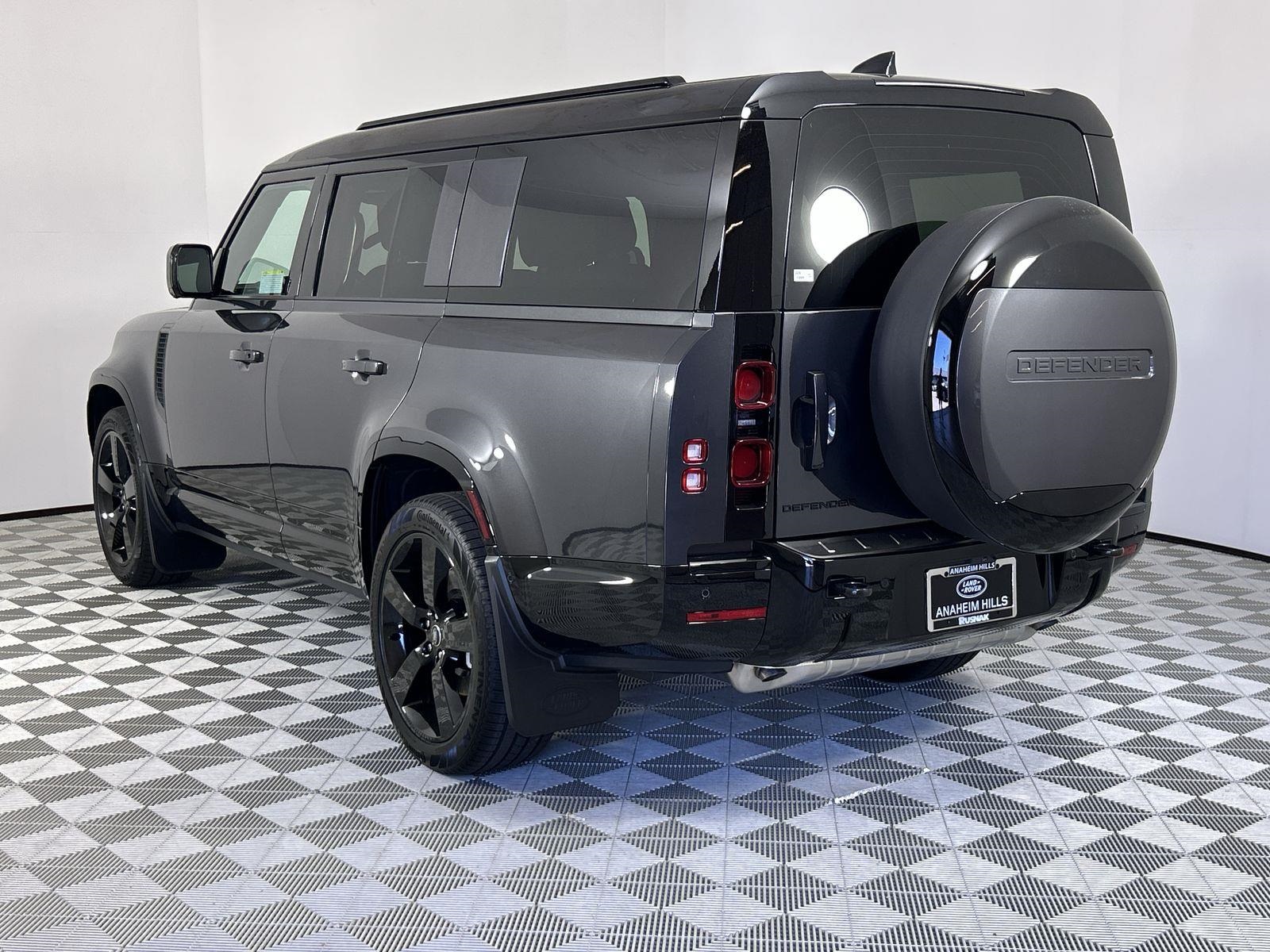 2025 Land Rover Defender 130 X-Dynamic SE photo 3