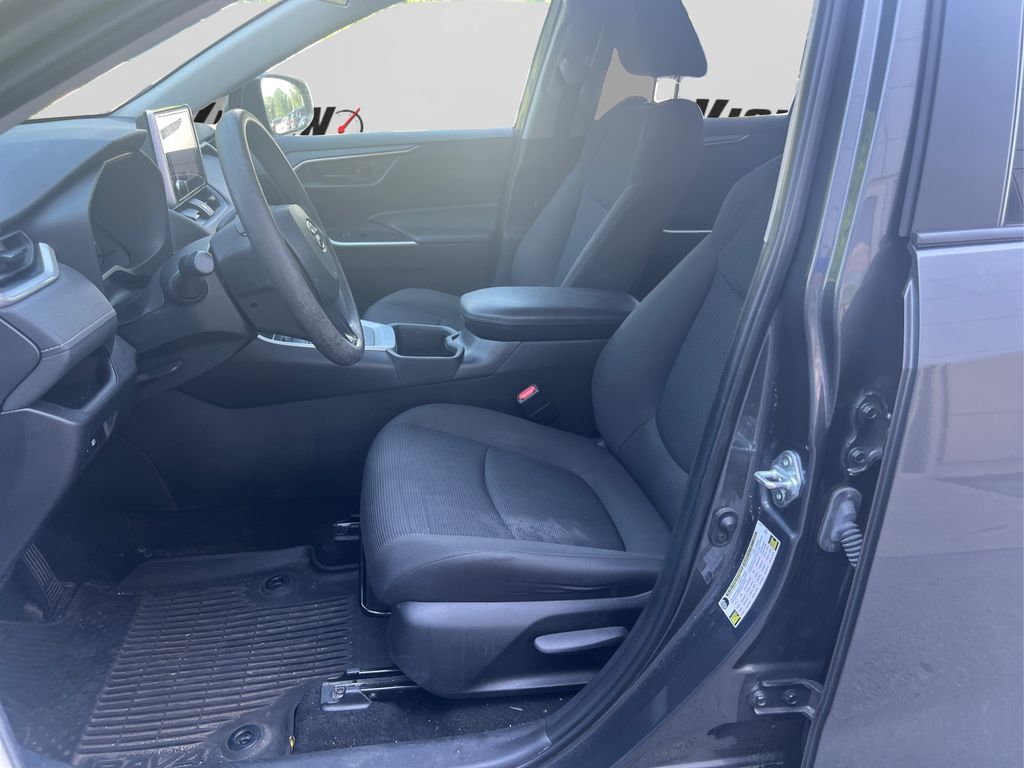 2024 Toyota RAV4 LE photo 9