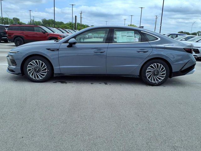 2025 Hyundai Sonata Hybrid Limited photo 2