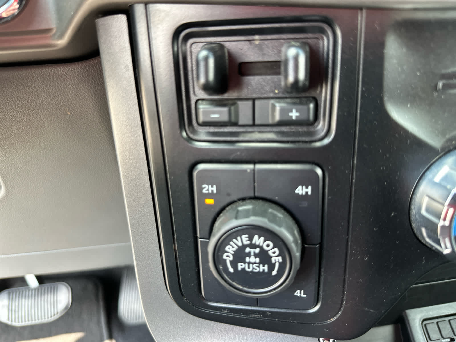 2024 Ford F-150 XLT photo 35