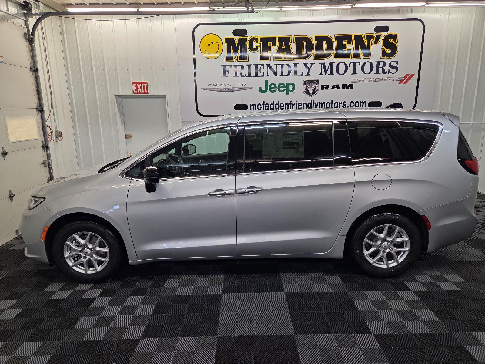 2026 Chrysler Pacifica photo 5