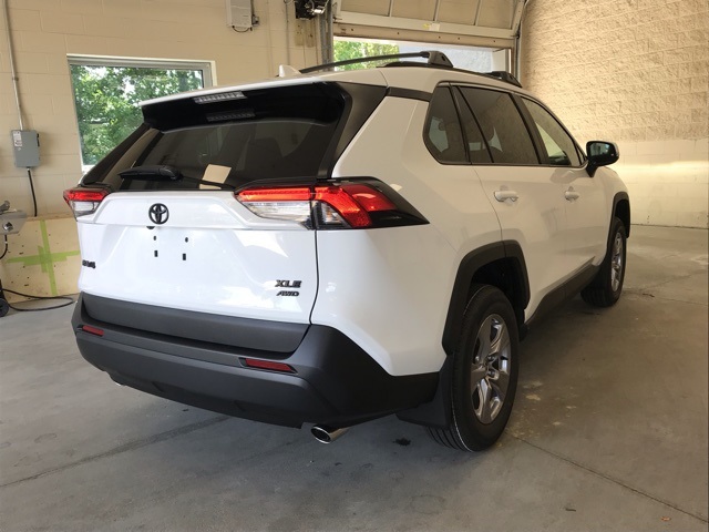 2025 Toyota RAV4 XLE photo 2