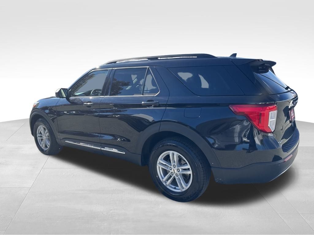 2024 Ford Explorer XLT photo 2