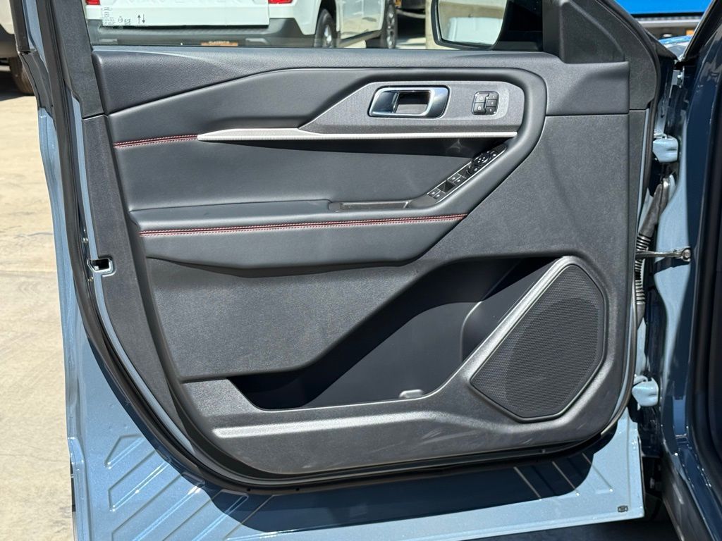 2025 Ford Explorer ST-Line photo 15
