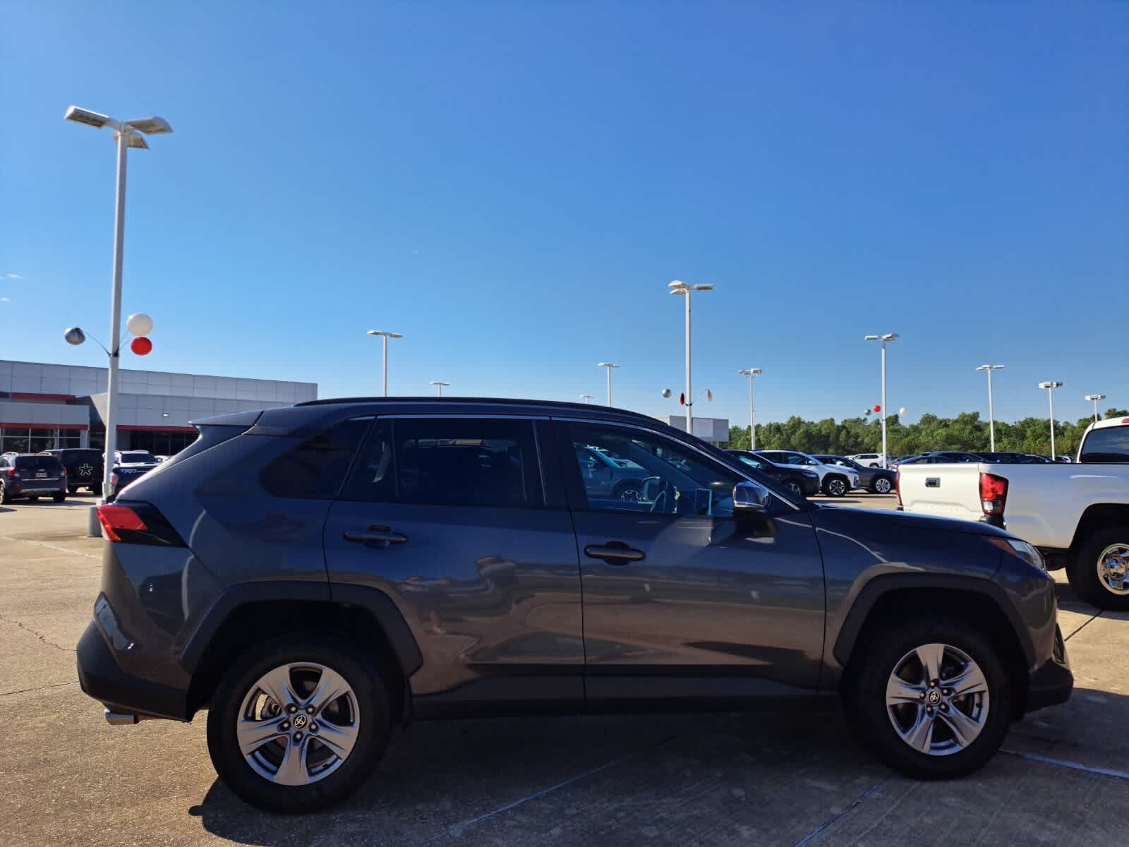 2024 Toyota RAV4 XLE photo 2