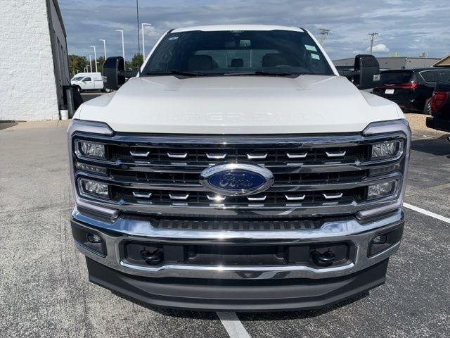 2026 Ford F-350 Lariat photo 2