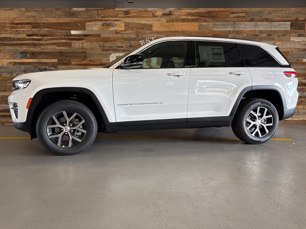 2025 Jeep Grand Cherokee Limited photo 3