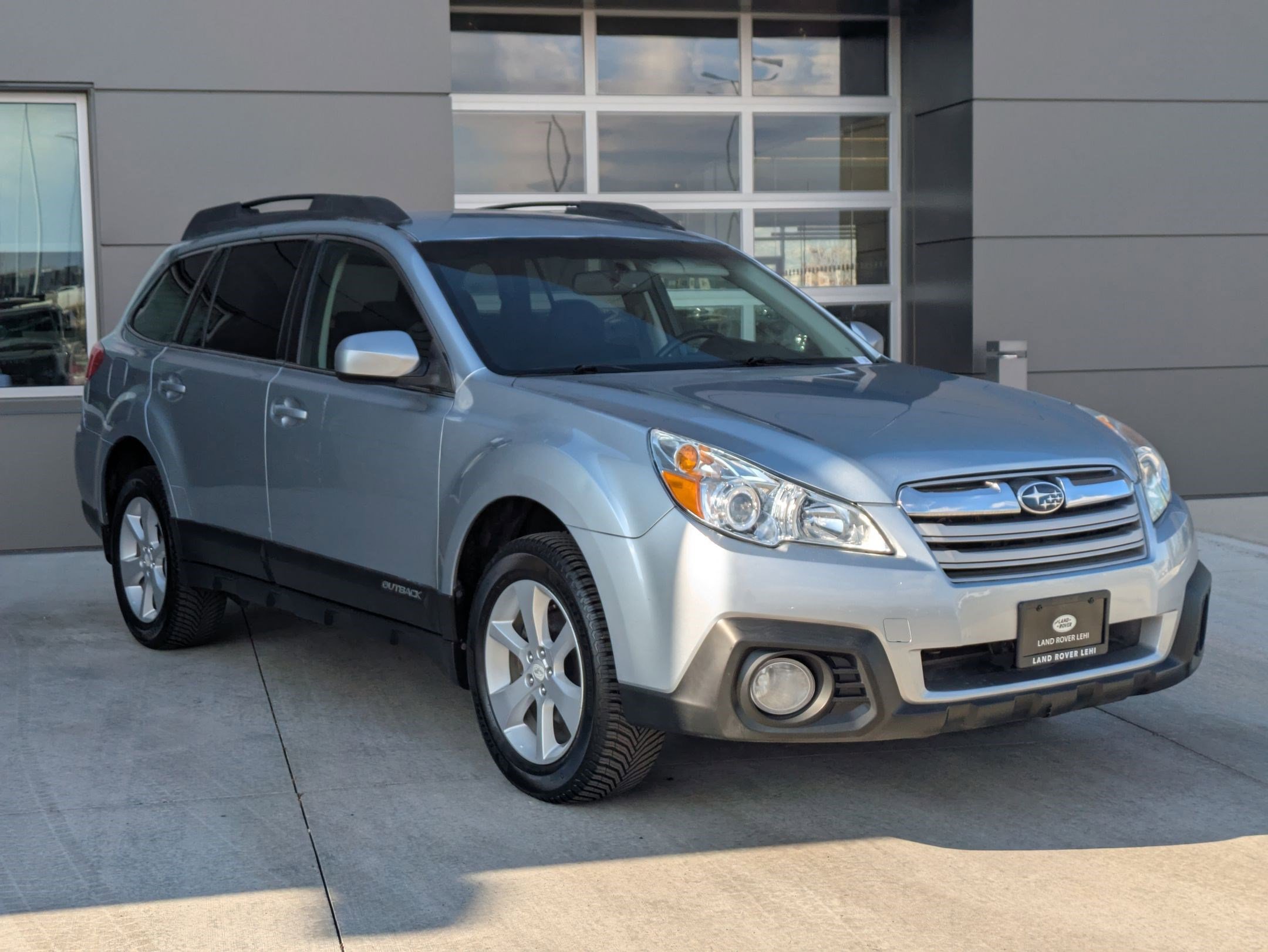 2013 Subaru Outback Premium photo 2