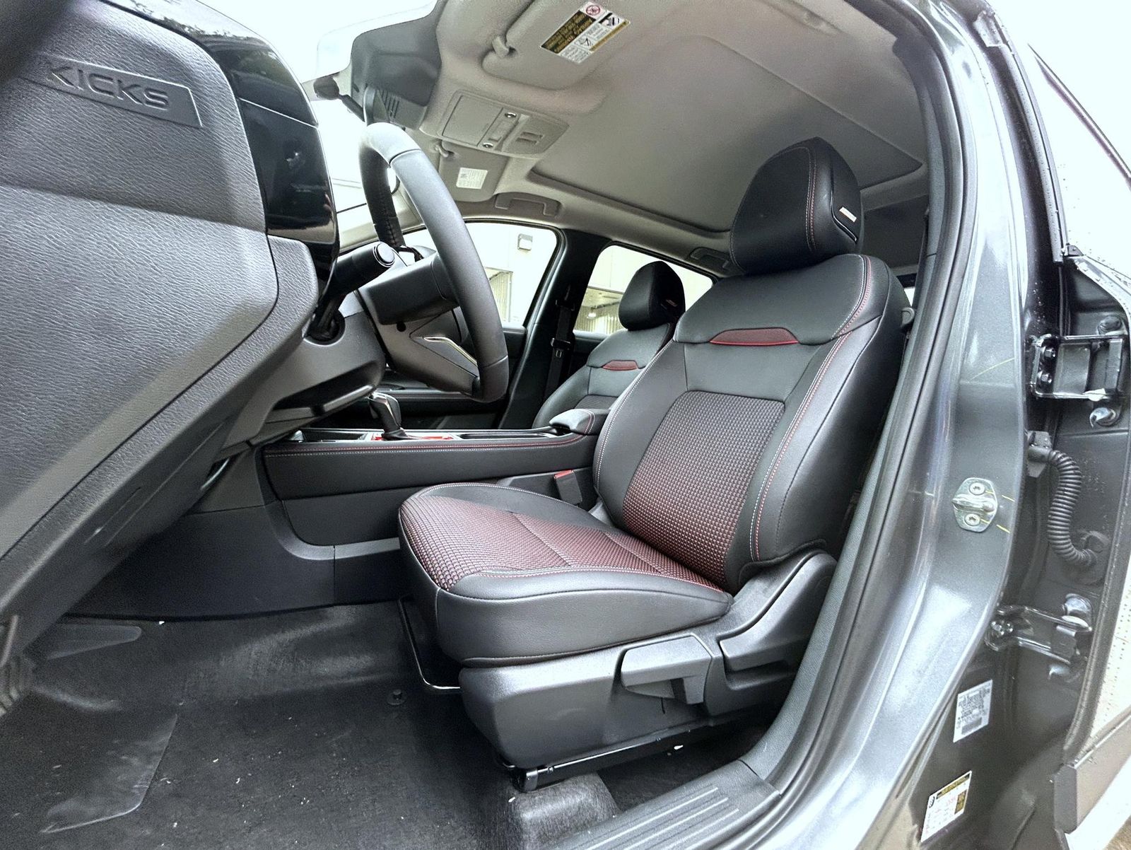 2025 Nissan Kicks SR photo 10