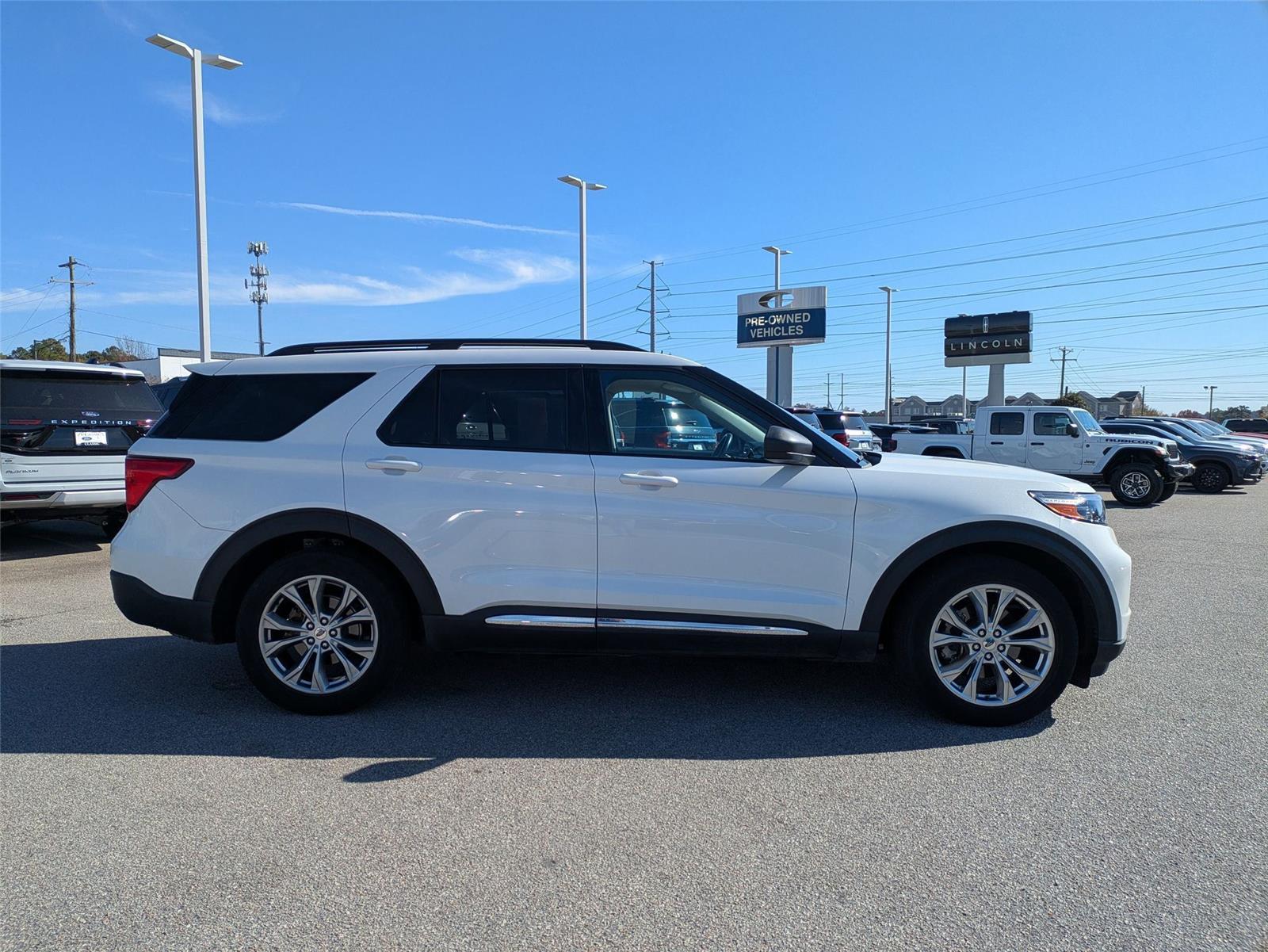 2022 Ford Explorer XLT photo 3