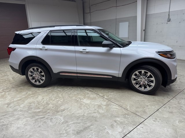 2025 Ford Explorer photo 6