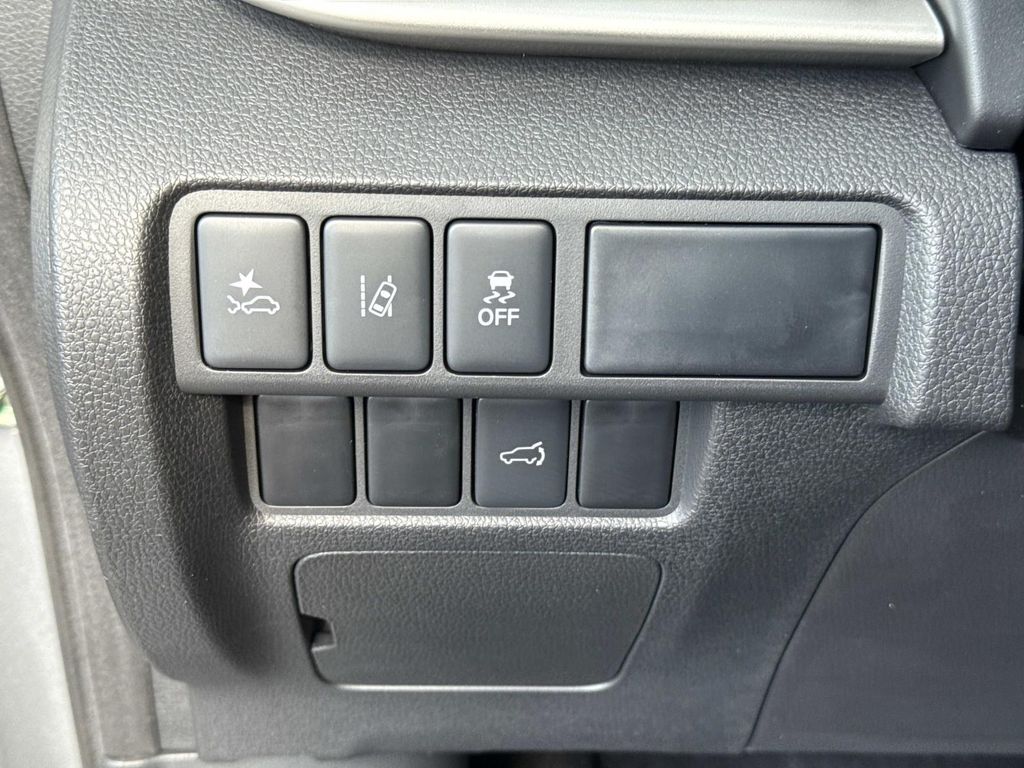 2025 Mitsubishi Eclipse Cross SEL photo 37