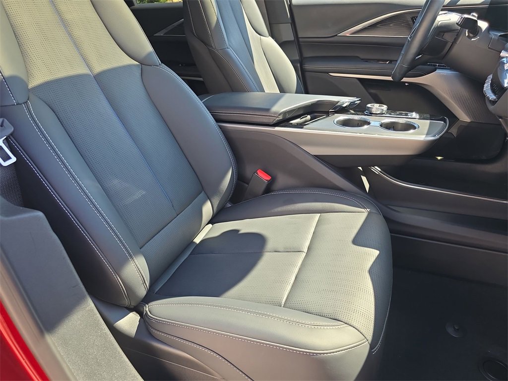 2024 Cadillac Lyriq Luxury photo 28