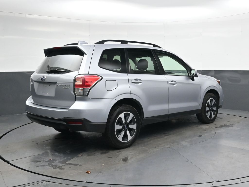 2017 Subaru Forester 2.5i Premium photo 2
