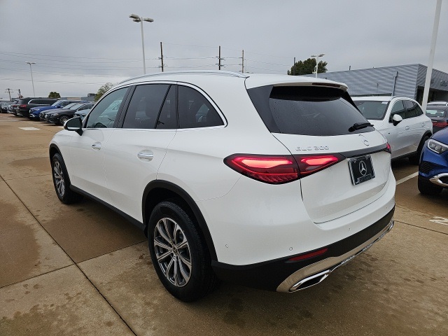 2026 Mercedes Benz GLC 300 4MATIC photo 3