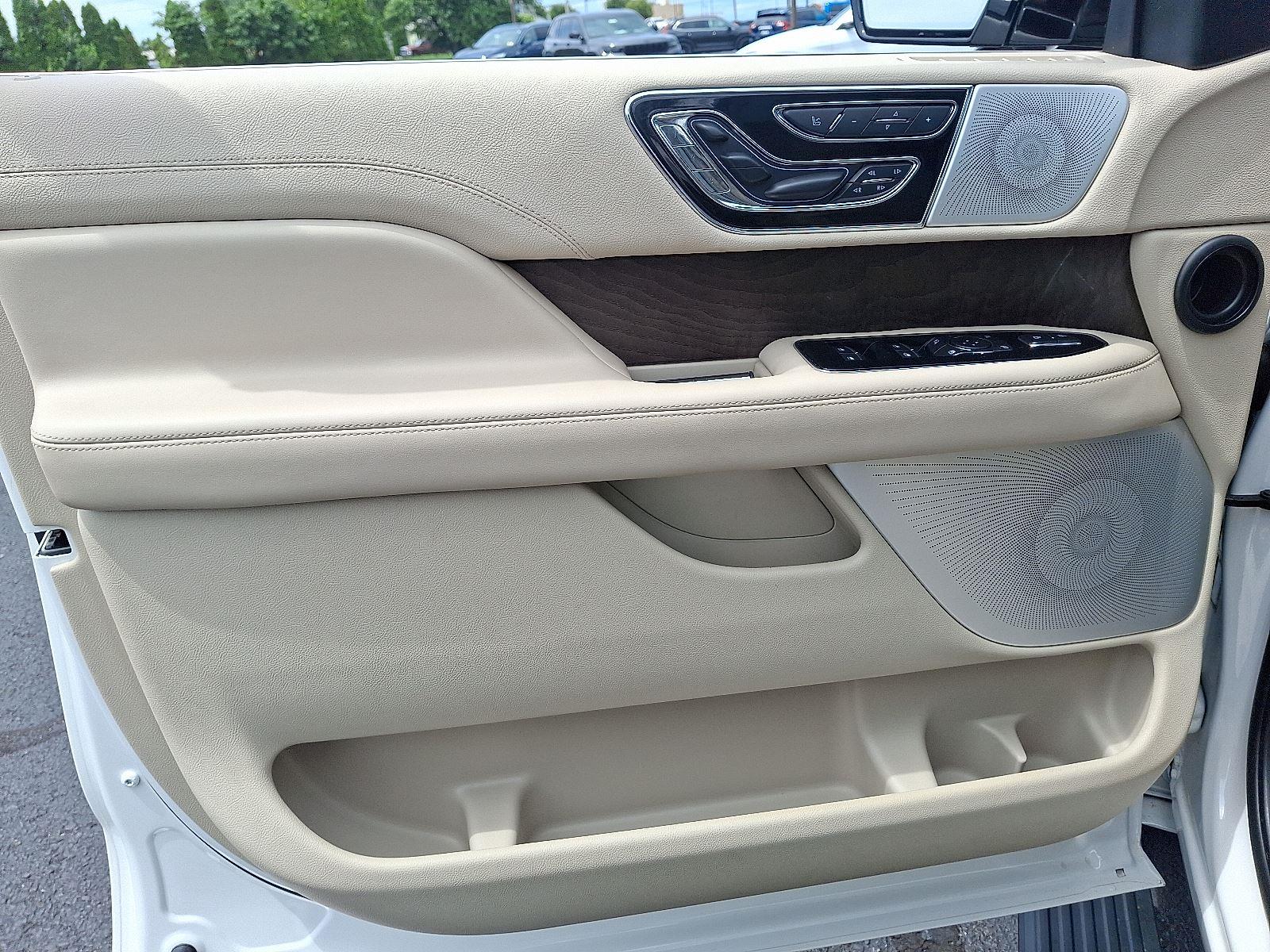 2020 Lincoln Navigator L Reserve photo 13