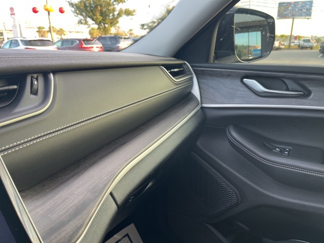 2023 Jeep Grand Cherokee Limited photo 23