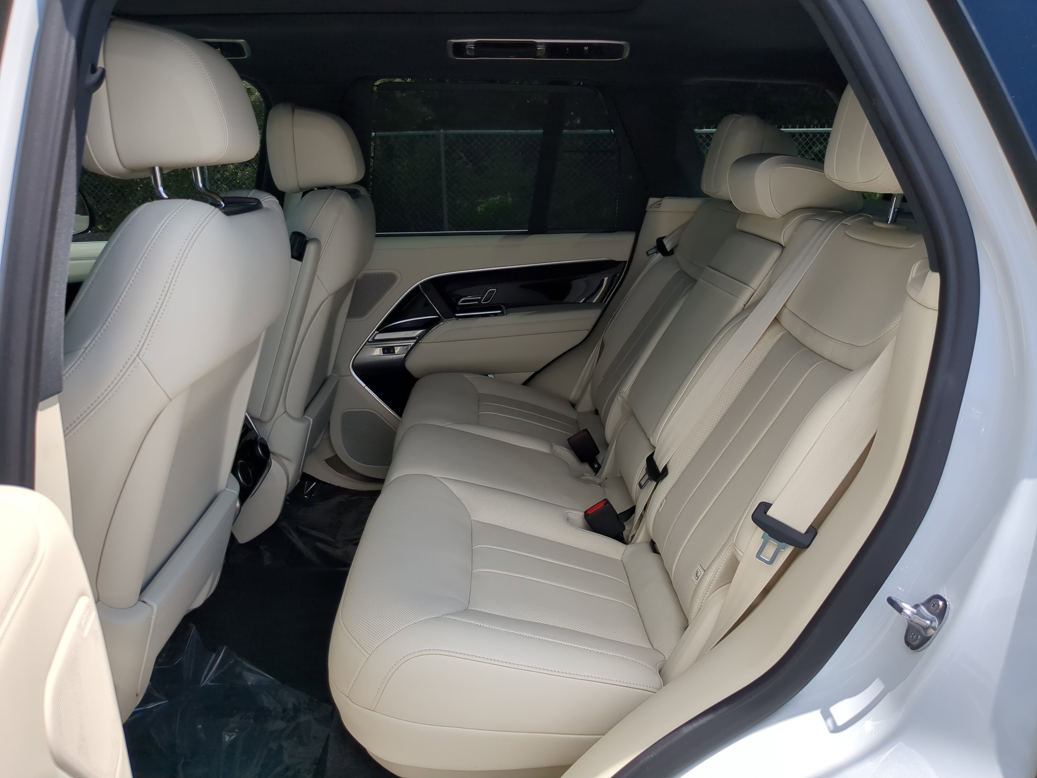 2025 Land Rover Range Rover SE photo 11