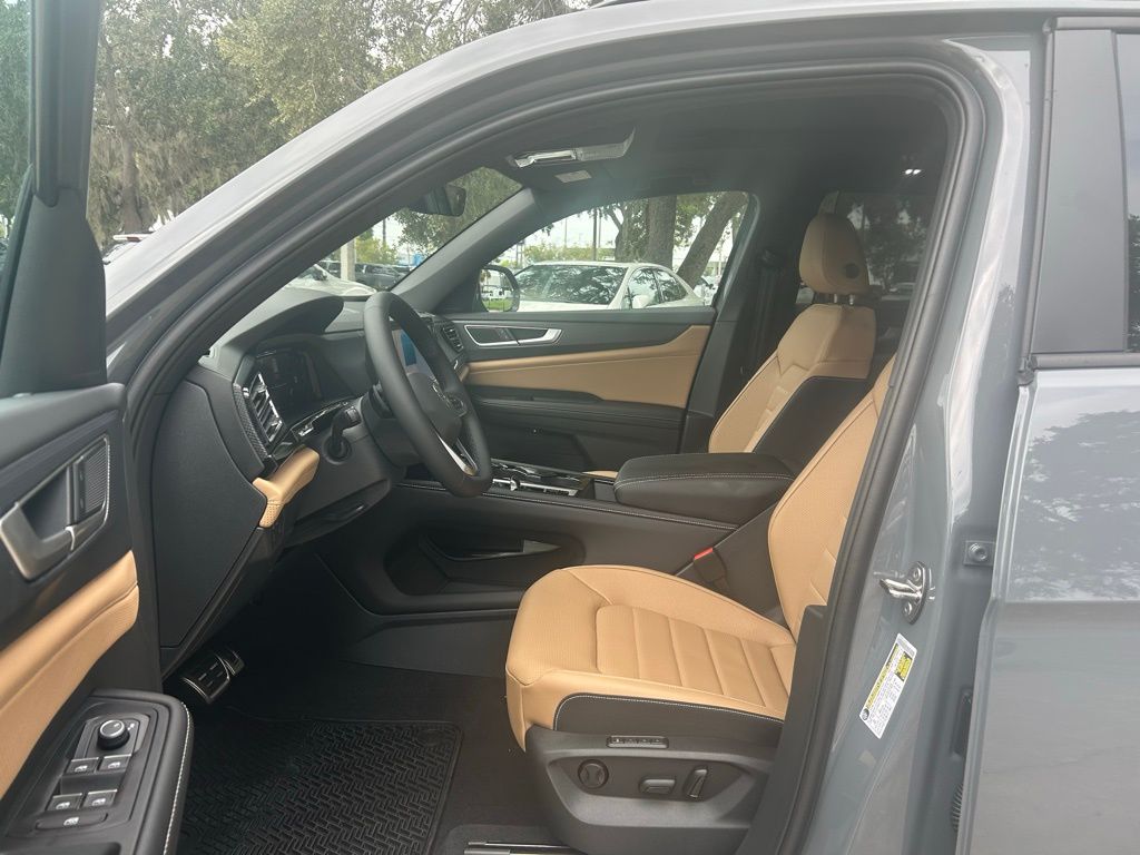 2026 Volkswagen Atlas Cross Sport SEL R-Line photo 4