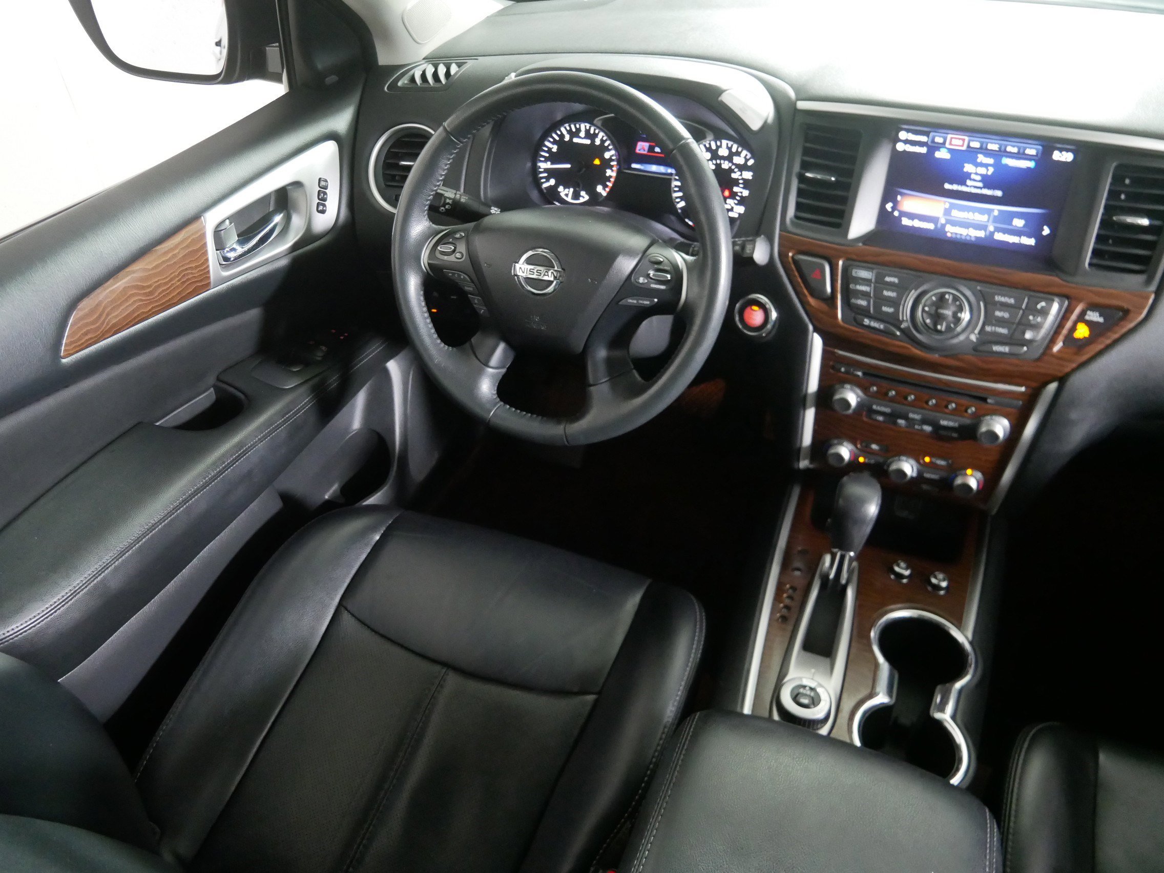 2018 Nissan Pathfinder Platinum photo 9