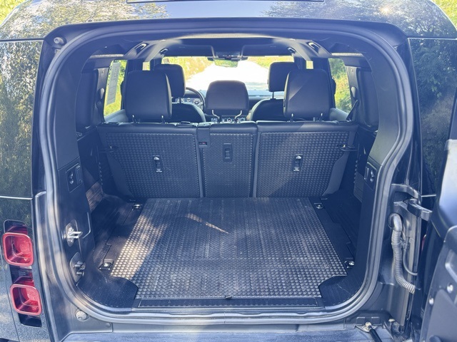 2022 Land Rover Defender 110 X-Dynamic SE photo 7