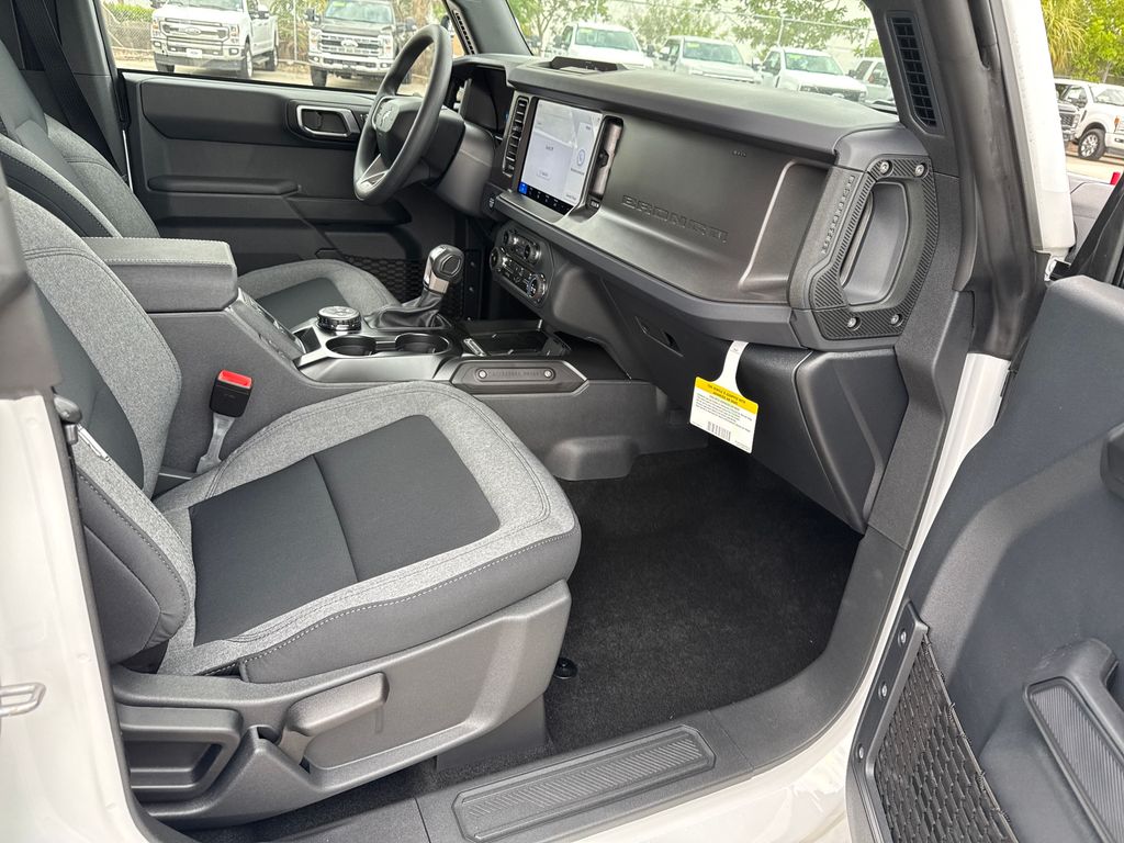 2025 Ford Bronco Base photo 15