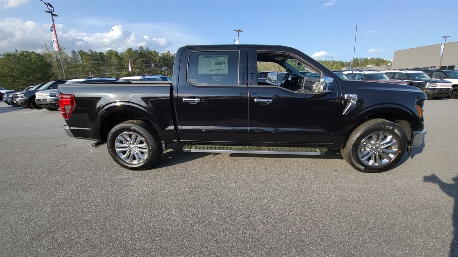 2025 Ford F-150 XLT photo 8