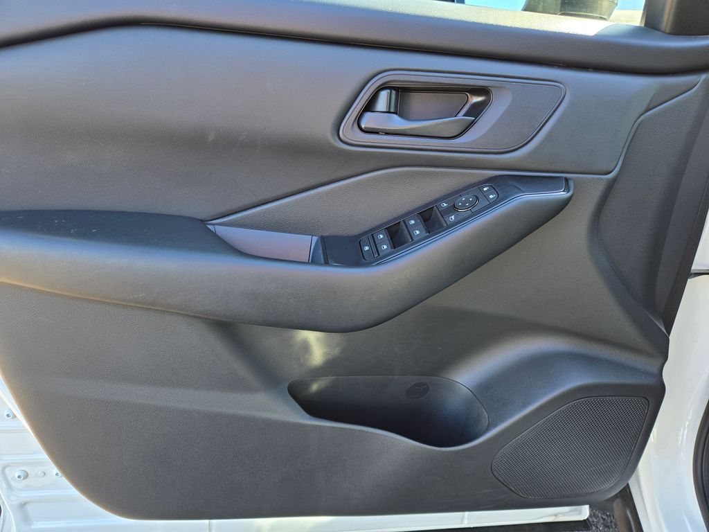 2024 Nissan Rogue S photo 11