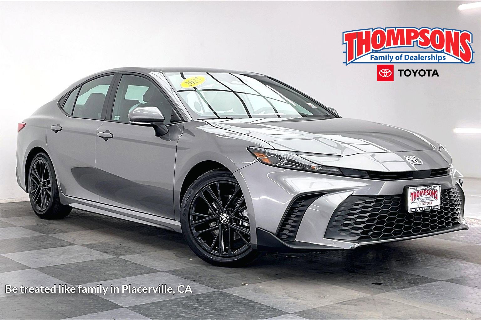 2025 Toyota Camry SE's photo