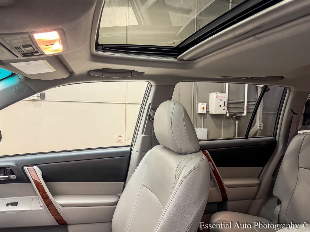2013 TOYOTA HIGHLANDER - Image 12