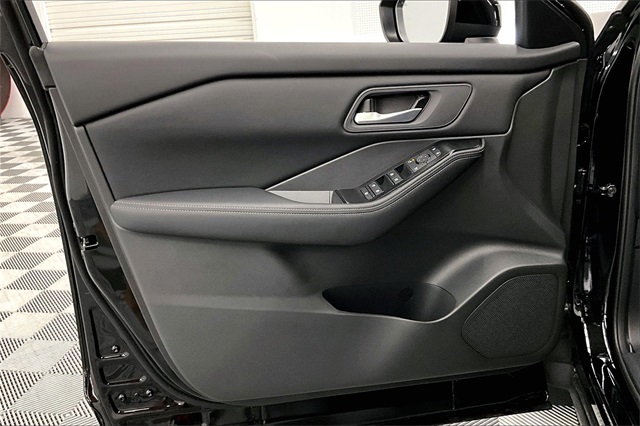 2025 Nissan Rogue SV photo 26