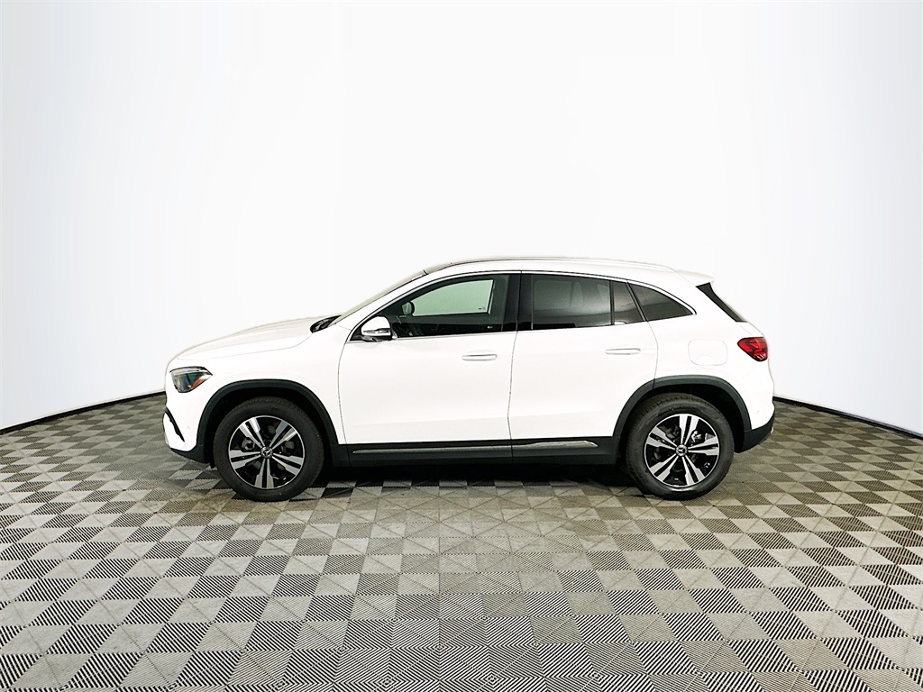 2026 Mercedes Benz GLA 250 4MATIC photo 3