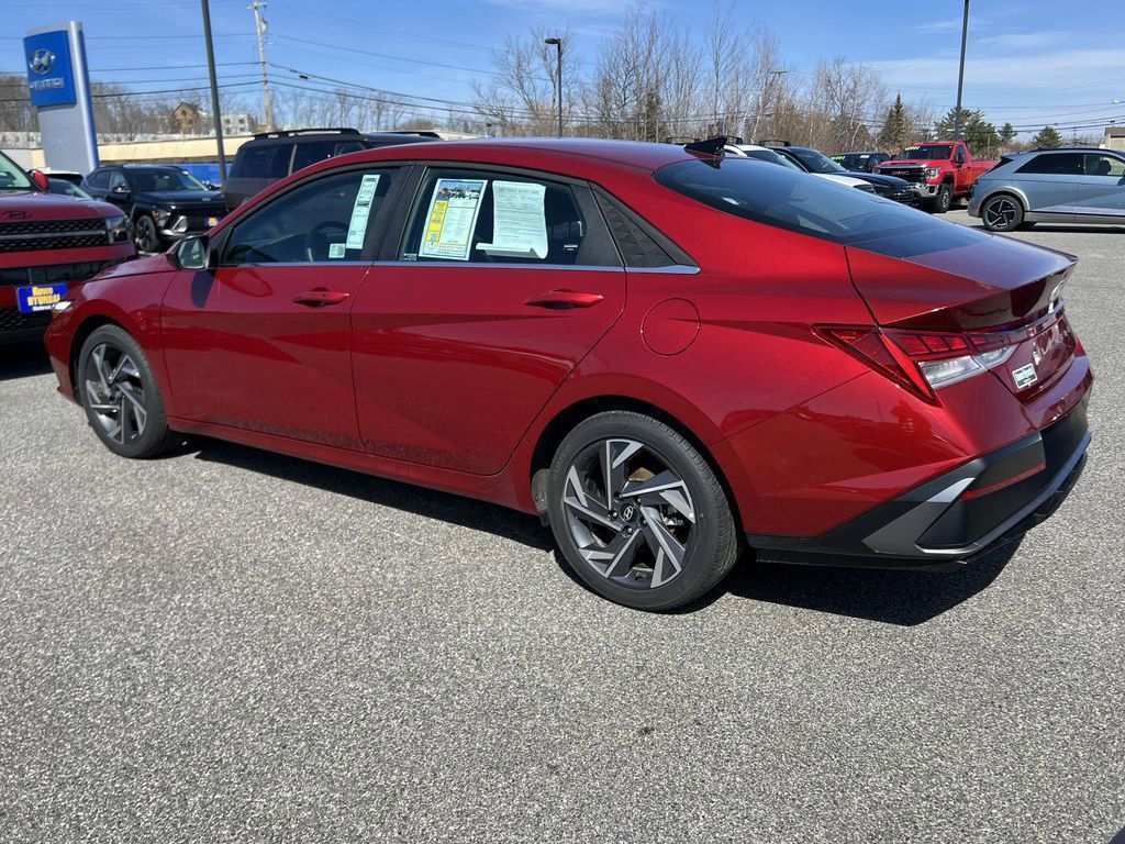 2025 Hyundai Elantra SEL Convenience photo 4