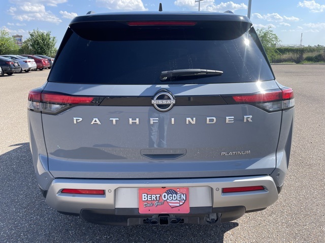 2022 Nissan Pathfinder Platinum photo 6