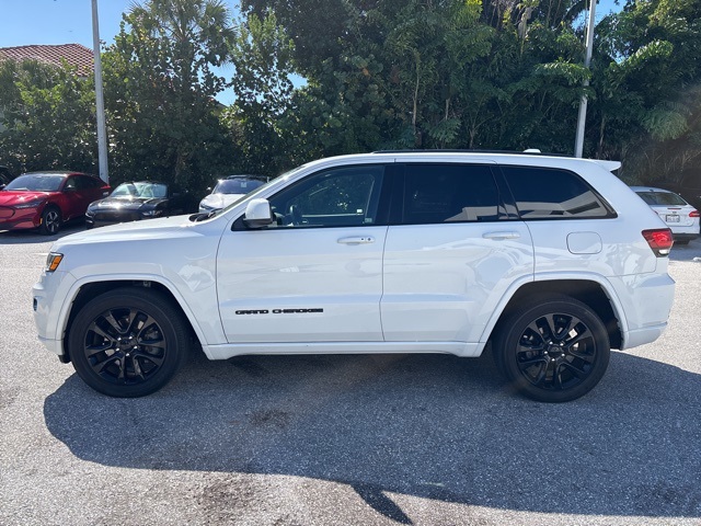 2021 Jeep Grand Cherokee Laredo X photo 3