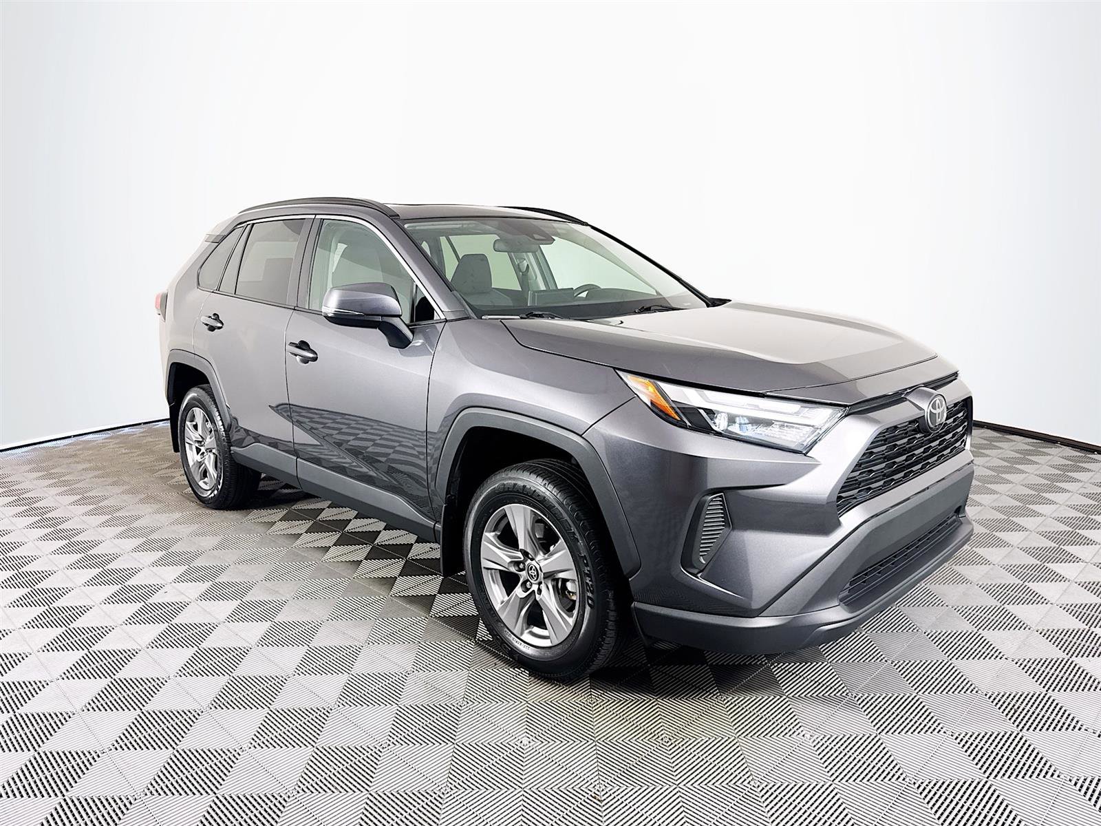 2024 Toyota RAV4 XLE photo 2