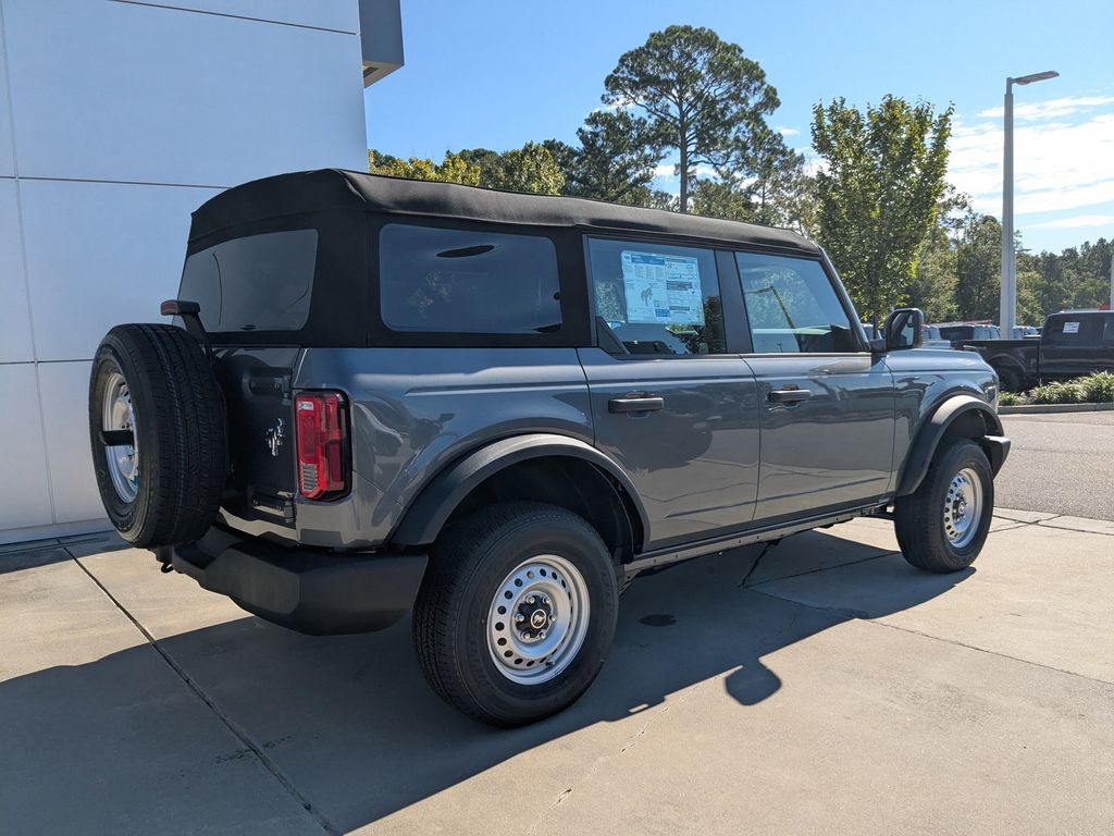 2025 Ford Bronco Base photo 4