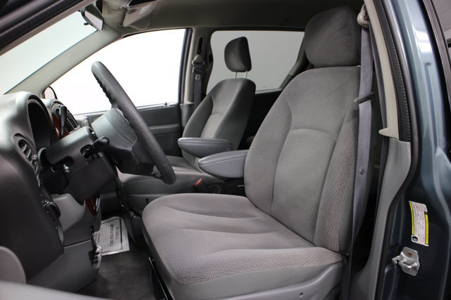 2007 Chrysler Town & Country LX photo 14