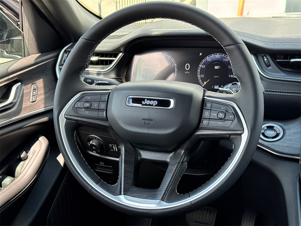 2025 Jeep Grand Cherokee Limited photo 18