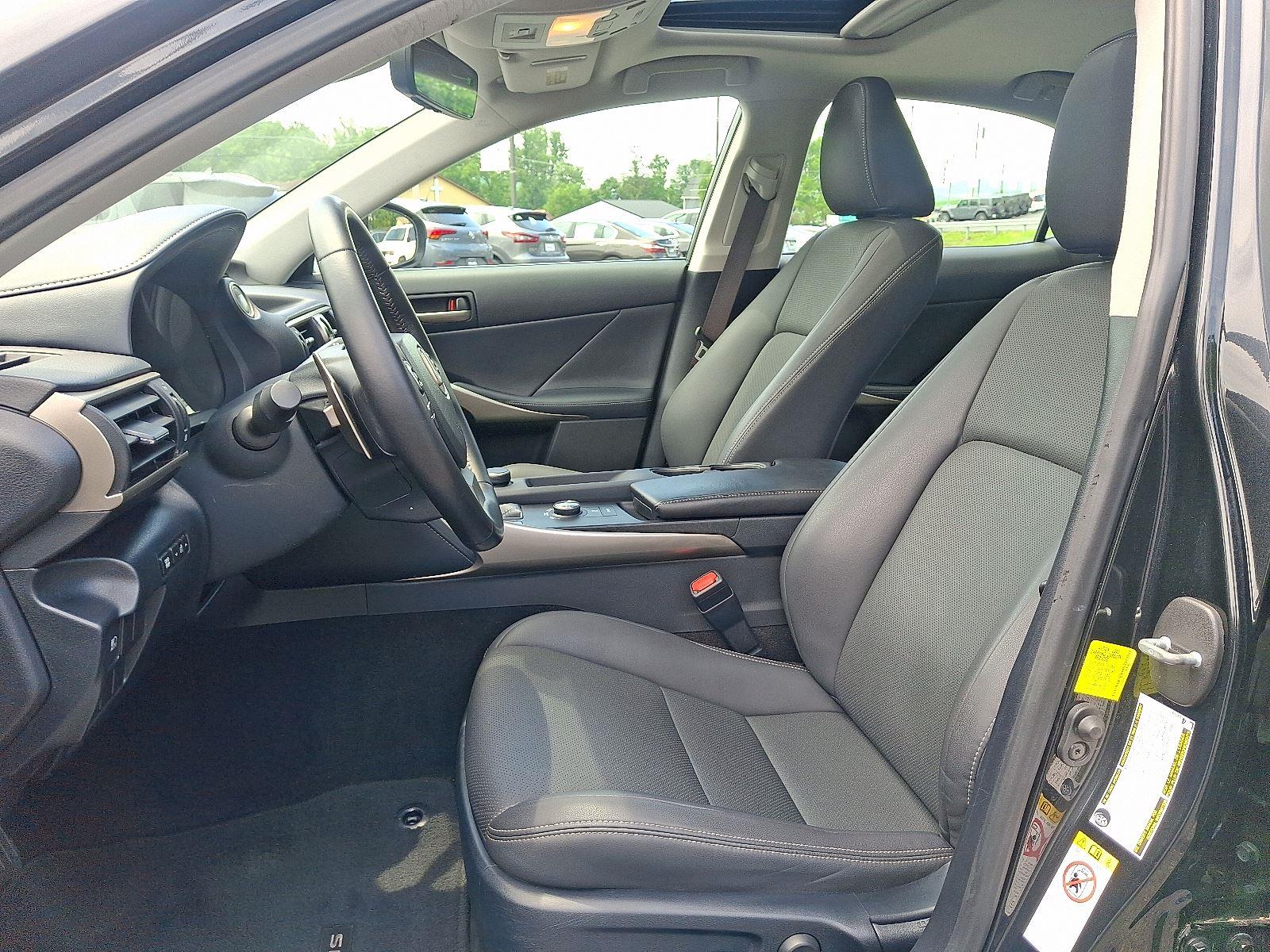 2018 Lexus IS 300 photo 13