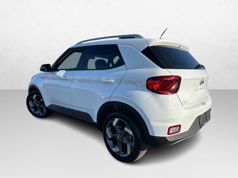 2024 Hyundai Venue SEL photo 6