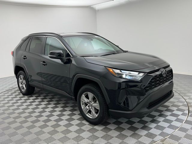 2024 Toyota RAV4 XLE photo 3
