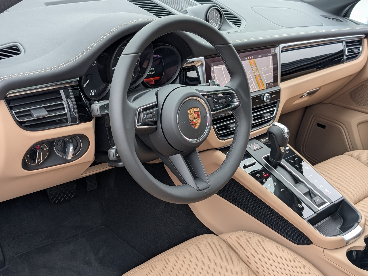 2025 Porsche Macan T photo 4