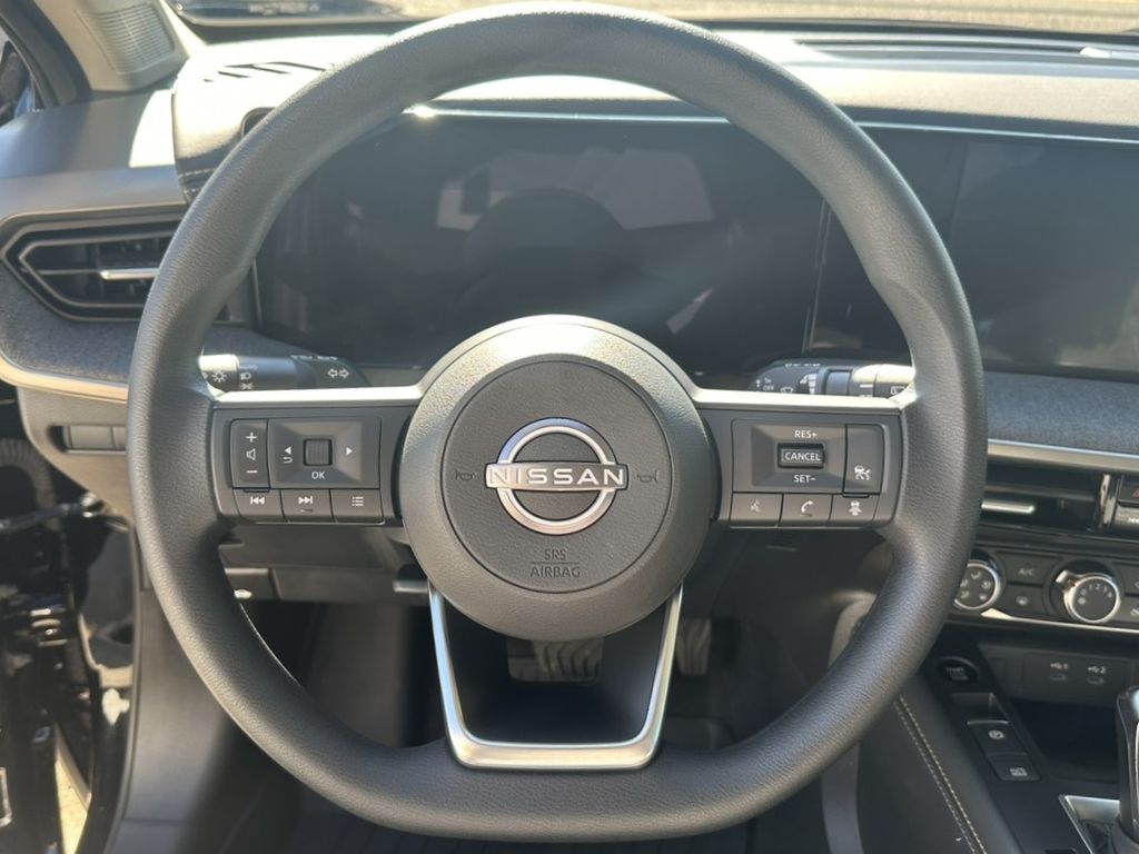 2025 Nissan Kicks SV photo 16